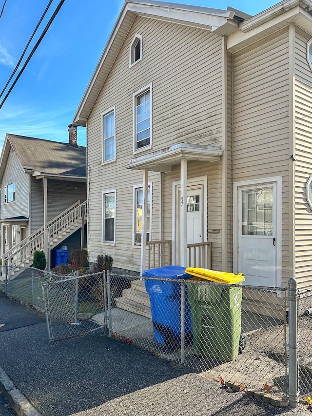 view of front of property