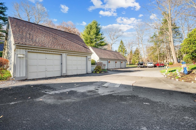 999 Heritage Vlg Unit B, Southbury, CT 06488 - view of garage