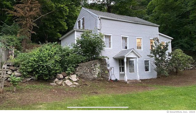 view of front of house featuring a front yard