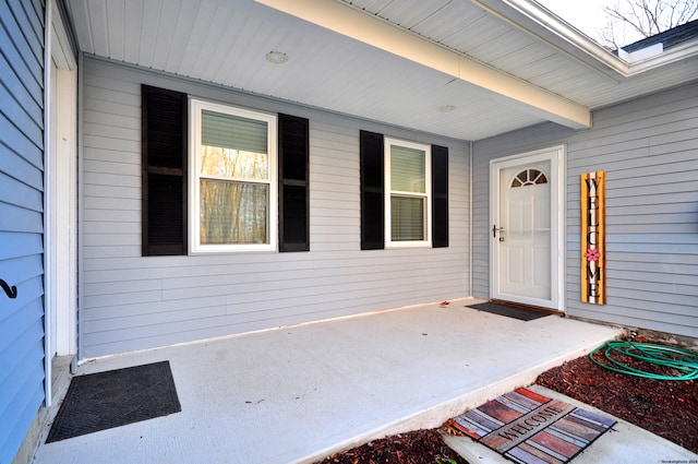 entrance to property featuring a porch