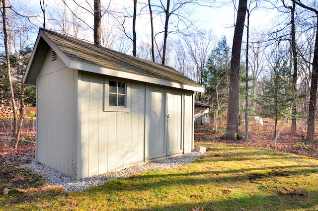 view of outbuilding with a yard