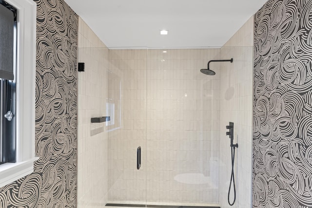 bathroom featuring tiled shower