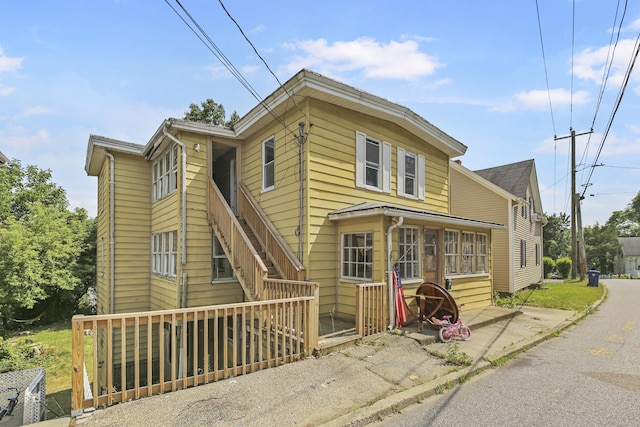 view of front of property