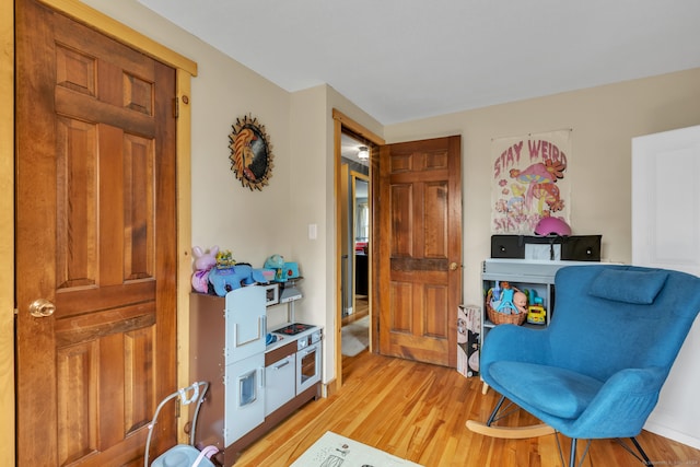 living area with light hardwood / wood-style flooring