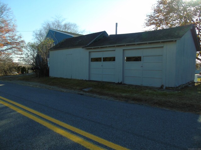 view of detached garage
