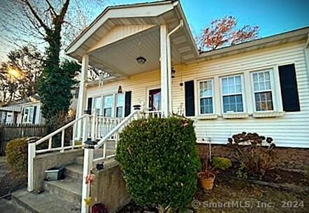 view of front facade with covered porch