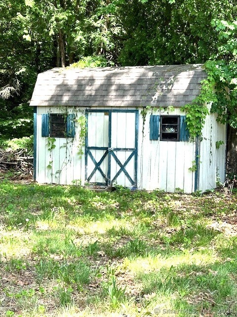 view of outbuilding