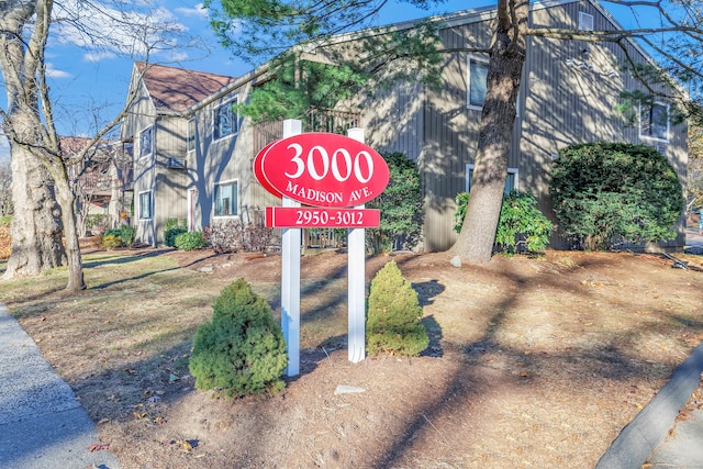 view of community / neighborhood sign