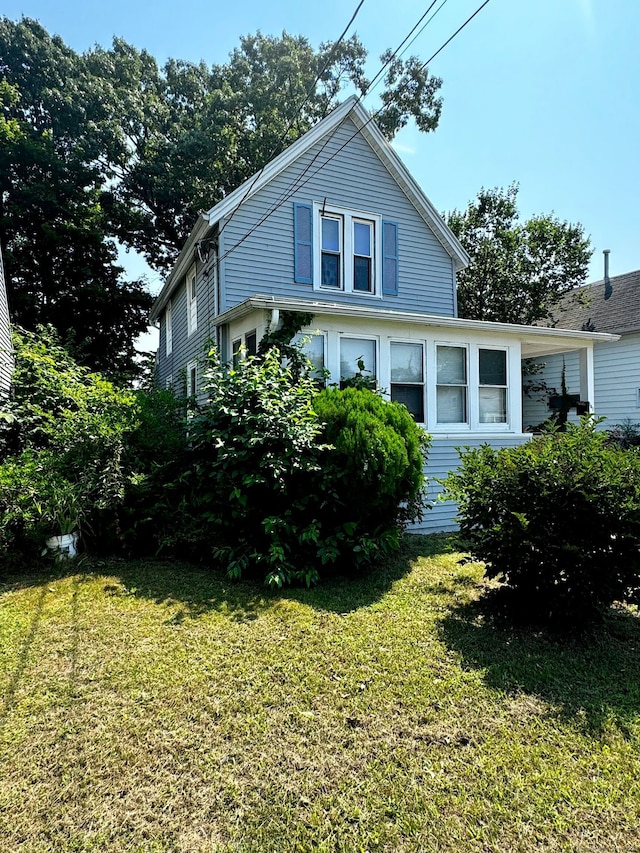 view of side of property featuring a yard