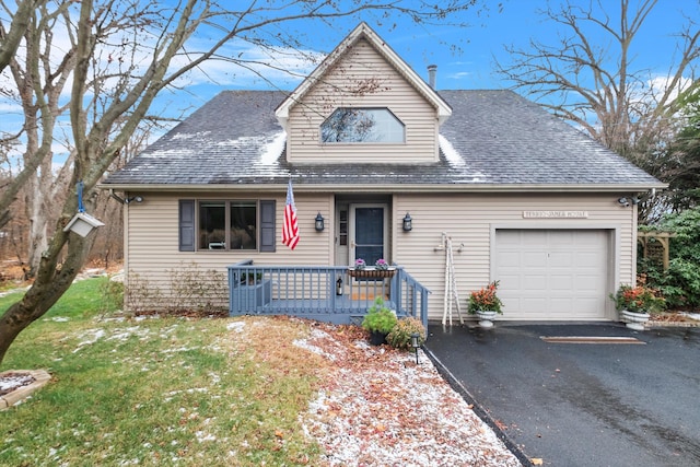 view of front facade with a garage and a front yard