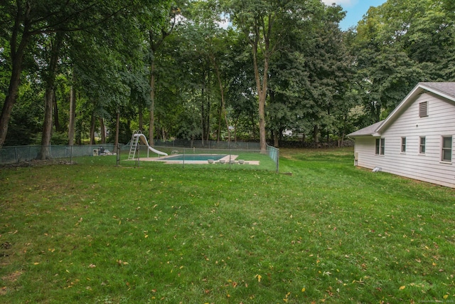 view of yard with a fenced in pool