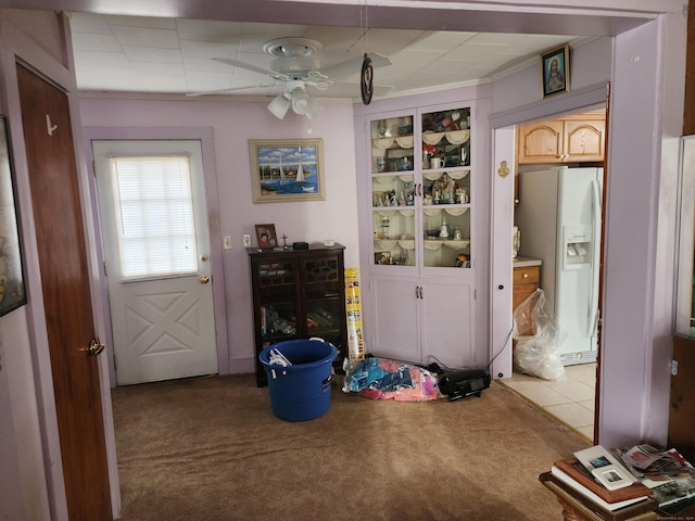 entryway with light carpet and ceiling fan