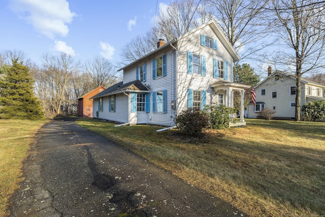 view of front of home featuring a front yard