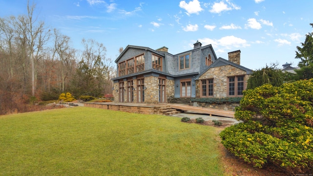 back of house featuring a lawn