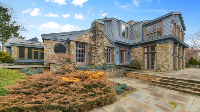 view of front of property featuring a patio area