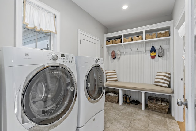 washroom featuring washing machine and clothes dryer