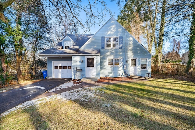 view of front facade featuring a garage and a front yard