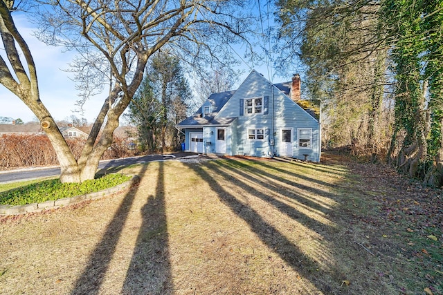 view of front of house with a front lawn