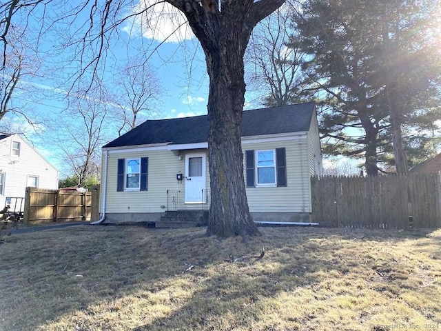 view of front facade with a front yard