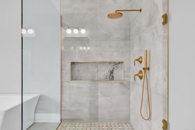 bathroom featuring a tile shower