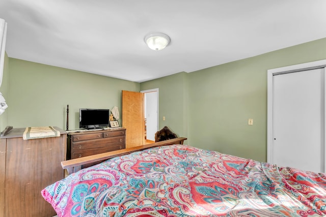 bedroom featuring a closet