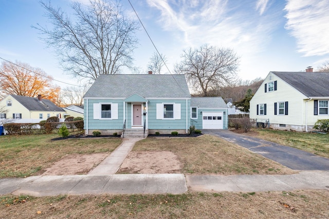 bungalow featuring a front yard