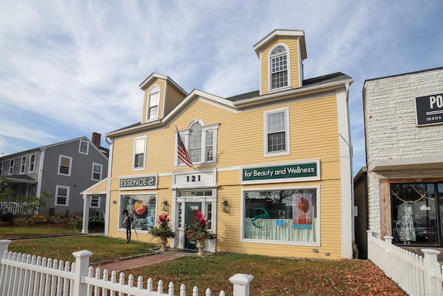 view of front of property with a front lawn