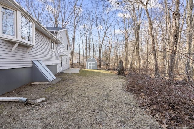 view of yard with a shed and an outdoor structure