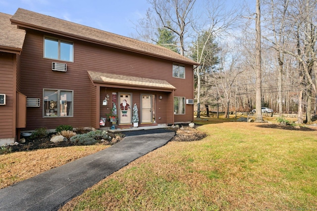 front facade featuring a front yard