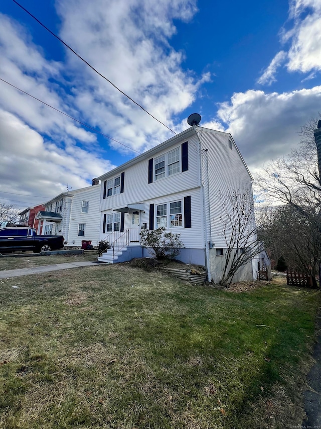 view of front of house featuring a front yard