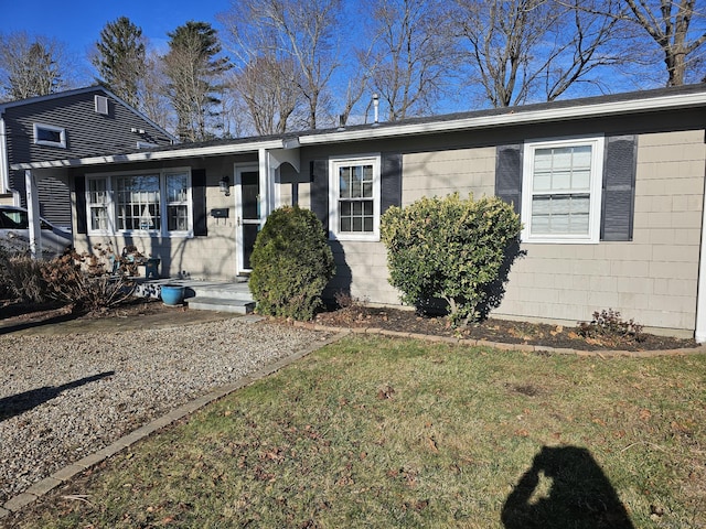 single story home featuring a front lawn