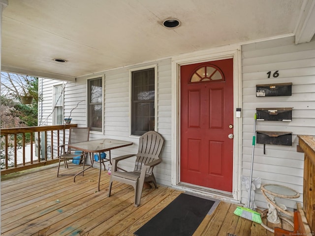 property entrance featuring covered porch