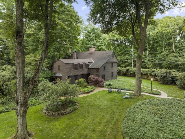 view of front of home featuring a front lawn