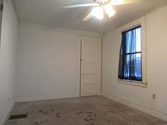 unfurnished room featuring carpet flooring and ceiling fan