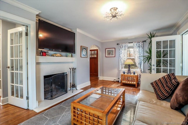 living room featuring hardwood / wood-style flooring and crown molding