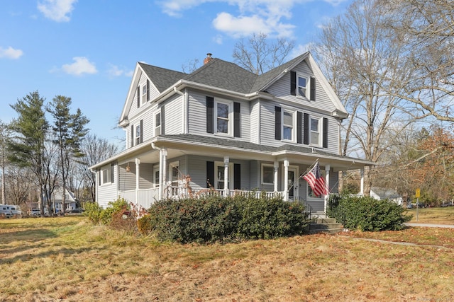 farmhouse-style home with a front lawn and a porch