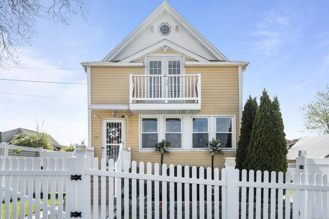 view of front facade featuring a balcony