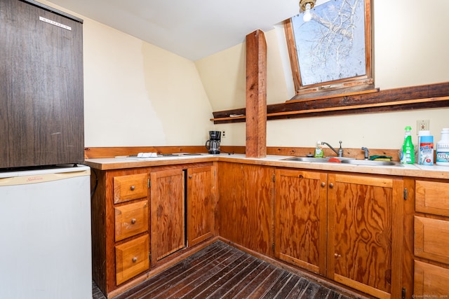 kitchen featuring dark hardwood / wood-style flooring, white gas cooktop, sink, and fridge