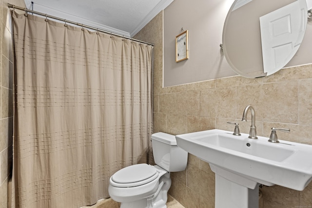 bathroom featuring toilet, a shower with shower curtain, tile walls, and ornamental molding