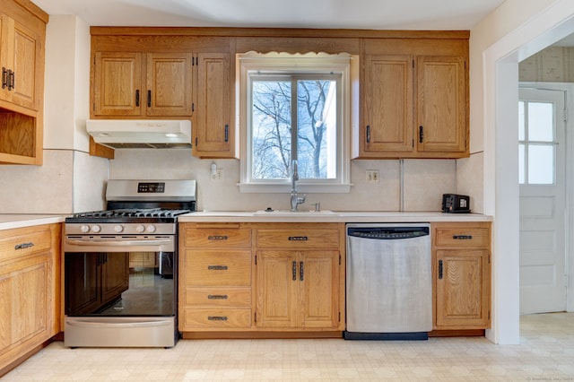 kitchen with backsplash, sink, and stainless steel appliances