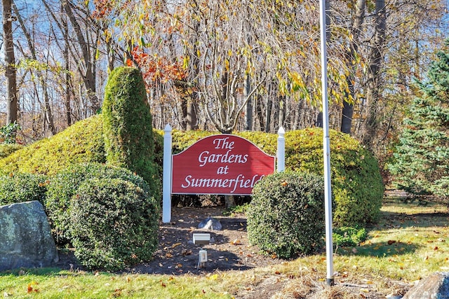 view of community / neighborhood sign