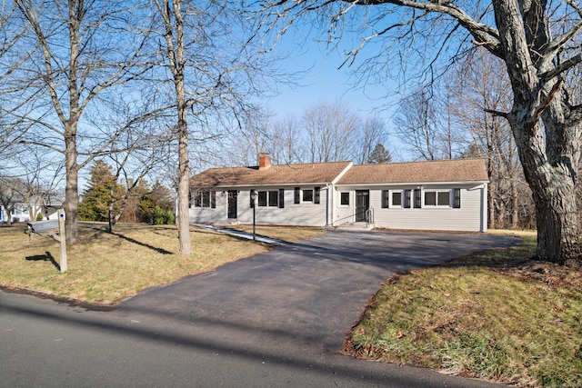 single story home with a front yard