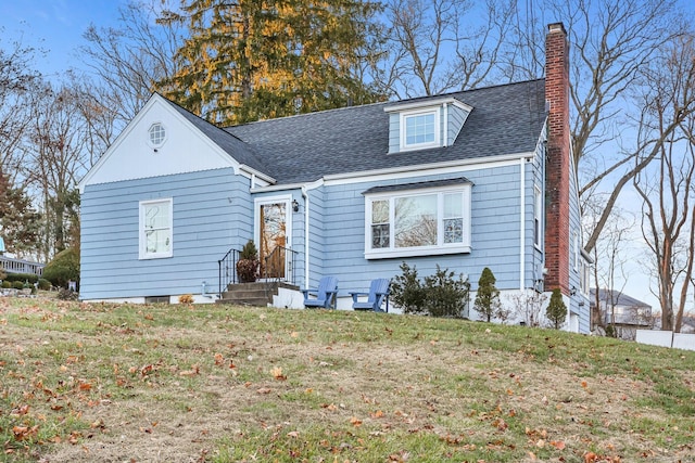 new england style home featuring a front lawn