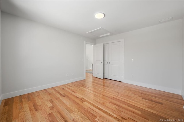 unfurnished room featuring light hardwood / wood-style floors