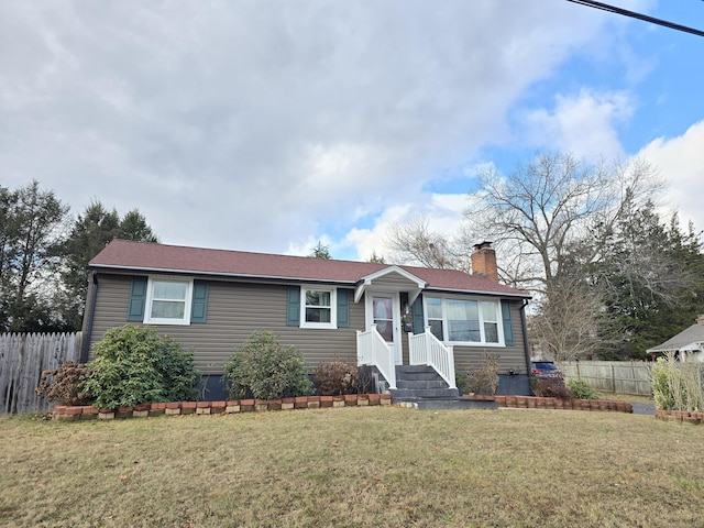 view of front facade featuring a front yard