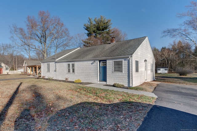 view of front of property with a front lawn