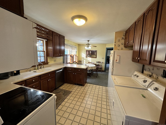 kitchen with kitchen peninsula, white appliances, ceiling fan, sink, and washer and dryer