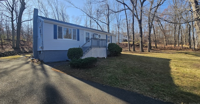 view of front of house featuring a front yard