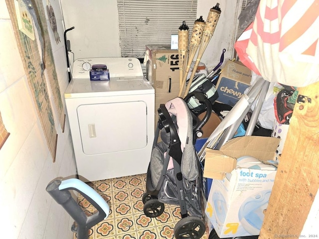 laundry area featuring washer / dryer