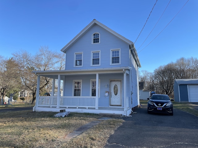 view of front of house featuring an outbuilding and a front yard